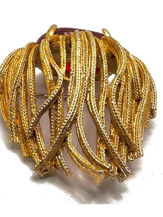 Vintage Hattie Carnegie Unsigned Gold Tone Brooch - Picture 7 of 9